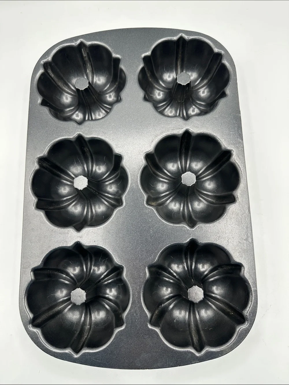 Nordic Ware 6 Bundt Muffin Pan. USA